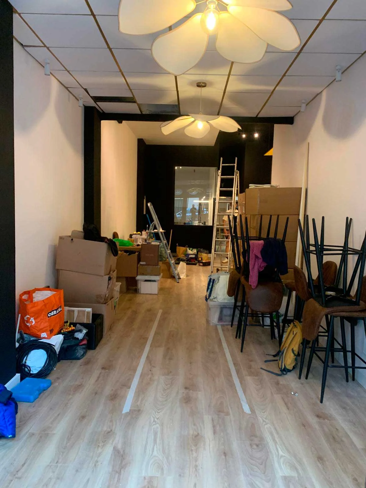 Local antes del diseño estratégico — espacio en obras